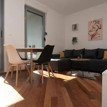 Nikolina Apartment